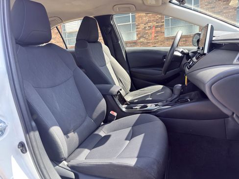Used 2020 Toyota Corolla LE FWD image 19