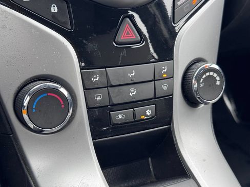 Used 2013 Chevrolet Cruze LS FWD image 25