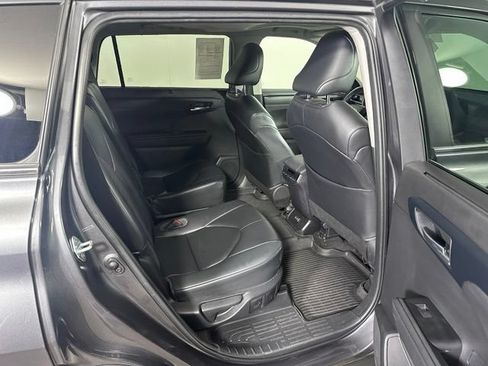 Used 2023 Toyota Highlander XLE AWD/4WD image 12