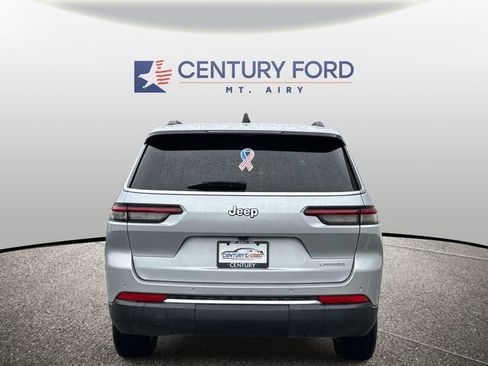 Used 2023 Jeep Grand Cherokee L Laredo RWD image 3