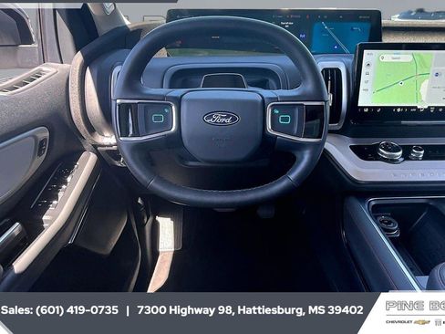 Used 2025 Ford Expedition Active AWD/4WD image 5
