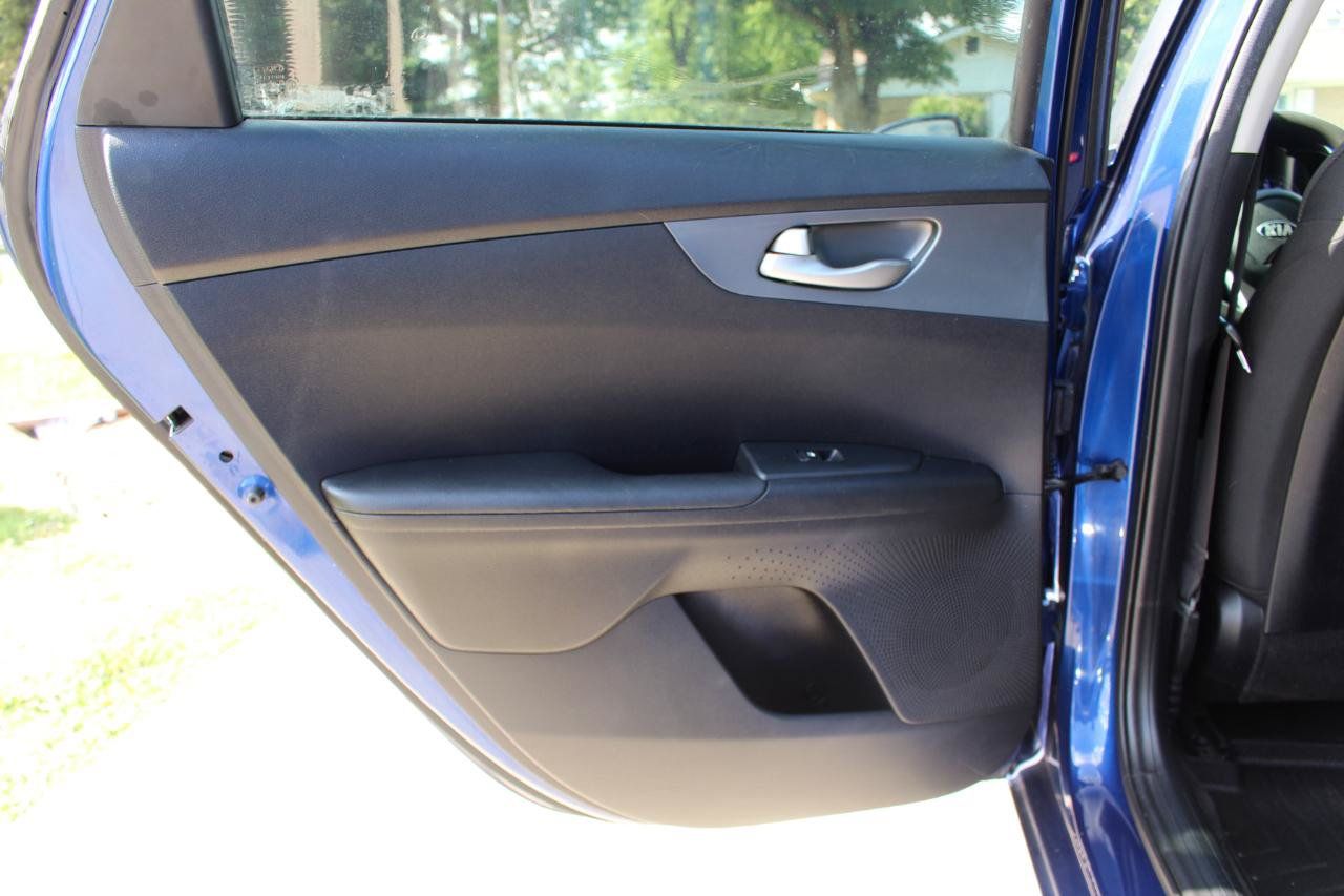 Used 2020 Kia Forte LXS FWD image 27