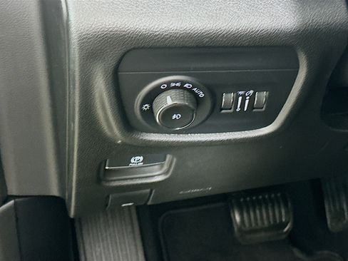 Used 2023 Jeep Grand Cherokee L Limited AWD/4WD image 17