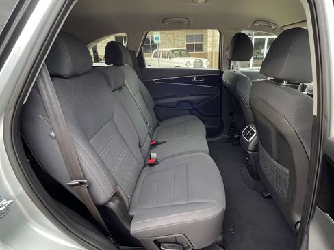 Used 2019 Kia Sorento FWD V6 image 30