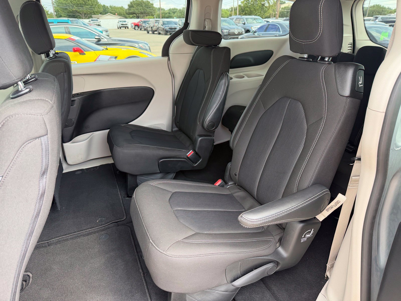 Used 2023 Chrysler Voyager LX FWD image 22