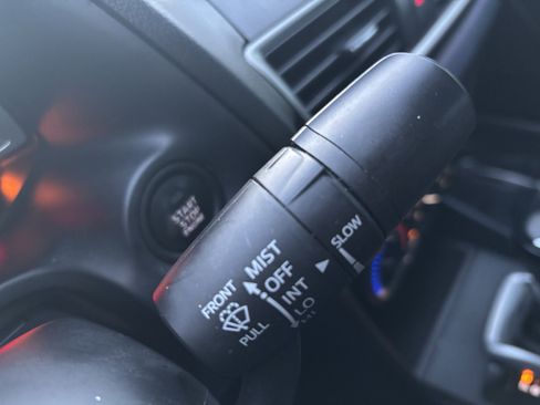 Used 2015 MAZDA MAZDA3 i SV image 29