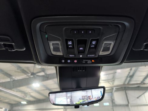 Used 2025 Chevrolet Silverado 2500 ZR2 w/ Technology Package AWD/4WD image 13