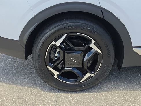 Used 2026 Kia Sportage EX FWD image 5