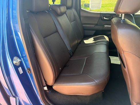 Used 2016 Toyota Tacoma Limited w/ Towing Package image 26