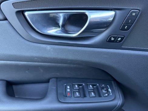 Used 2025 Volvo XC60 B5 Plus image 11