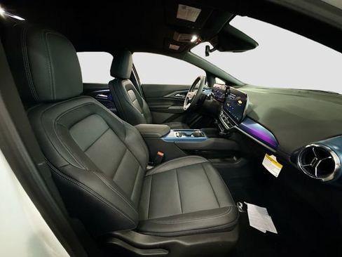 New 2026 Chevrolet Equinox EV LT image 28