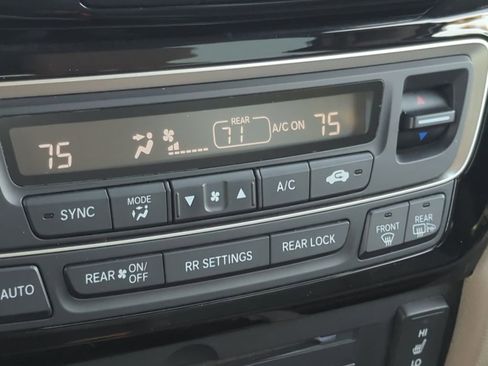 Used 2016 Honda Pilot Touring image 17