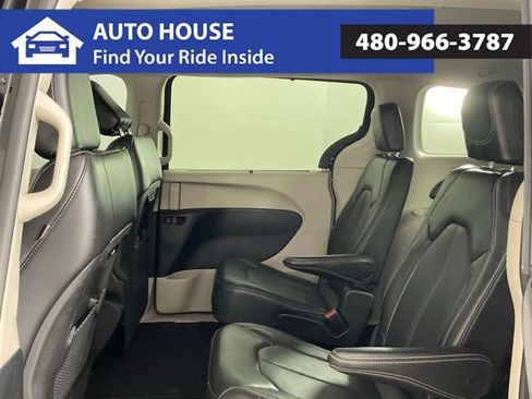 Used 2024 Chrysler Pacifica Touring-L image 16