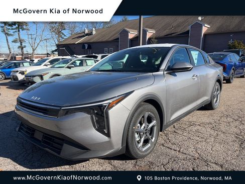 New 2025 Kia K4 LXS image 1
