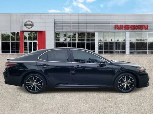 Used 2022 Toyota Camry SE w/ Audio Upgrade Package image 3