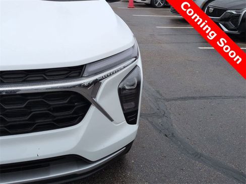 Used 2024 Chevrolet Trax LT w/ LT Convenience Package image 10