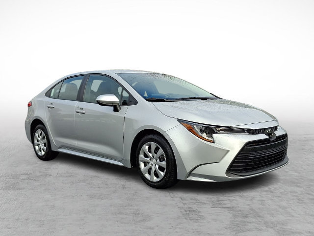 Used 2024 Toyota Corolla LE FWD image 3