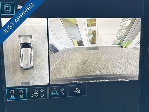 Used 2025 GMC Acadia Elevation image 17