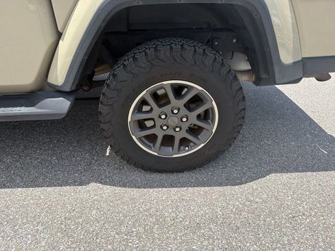 Used 2020 Jeep Gladiator Overland AWD/4WD image 8