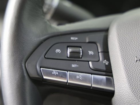 Used 2025 Cadillac XT4 Premium Luxury image 13