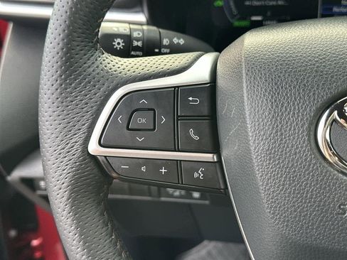 Used 2025 Toyota Sienna Limited image 24