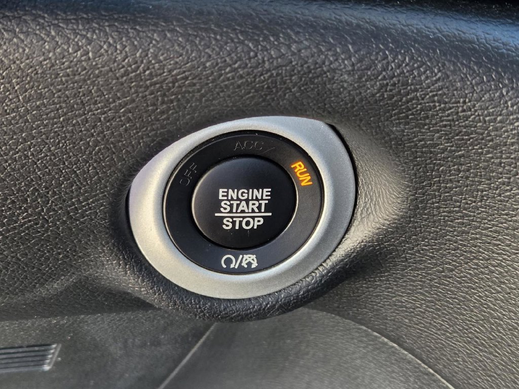 Used 2025 Chrysler Pacifica Select FWD image 33