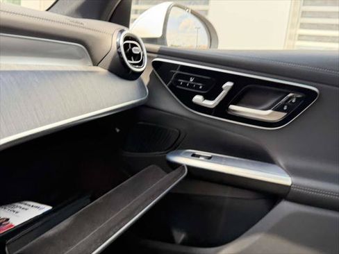 Used 2023 Mercedes-Benz GLC 300 4MATIC image 37