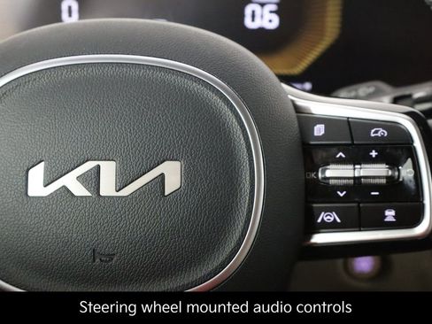 Used 2025 Kia Sorento S FWD image 10