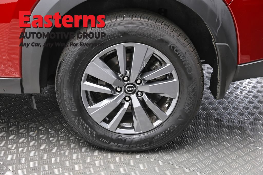 Used 2024 Nissan Pathfinder SV AWD/4WD image 9