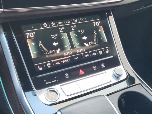 Used 2021 Audi Q8 Prestige w/ Prestige Package image 18