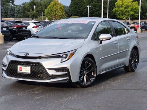 Certified 2025 Toyota Corolla SE w/ SE Premium Package FWD image 2
