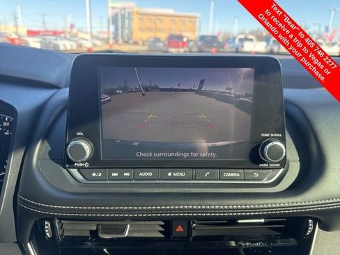 Used 2022 Nissan Rogue SV image 25