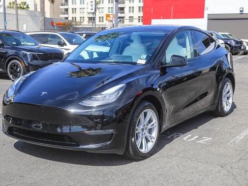 Used 2023 Tesla Model Y Long Range image 5