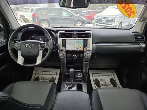 Used 2022 Toyota 4Runner SR5 Premium image 3