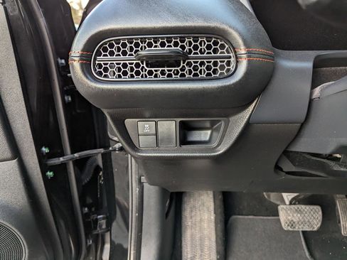 Used 2025 Honda HR-V Sport image 14