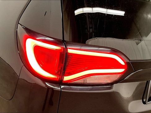 Used 2018 Chrysler Pacifica Touring-L FWD image 23