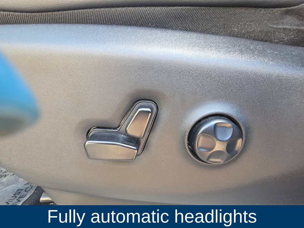 Used 2023 Chrysler Pacifica Touring-L FWD image 18