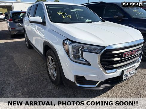 Used 2024 GMC Terrain SLE FWD image 1
