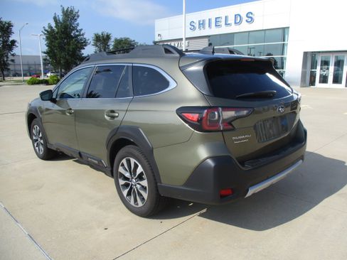 Used 2025 Subaru Outback Limited AWD/4WD image 4