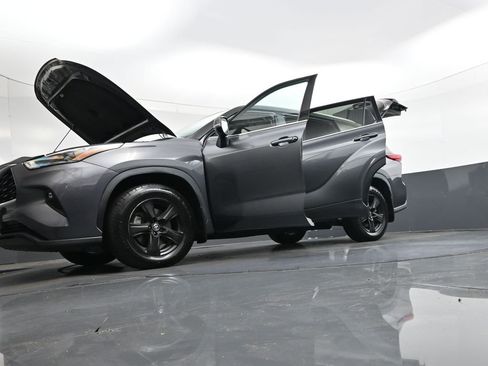 Used 2022 Toyota Highlander LE image 43