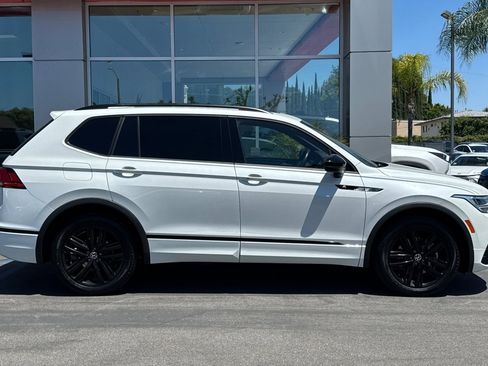 Used 2022 Volkswagen Tiguan SE R-Line FWD image 4