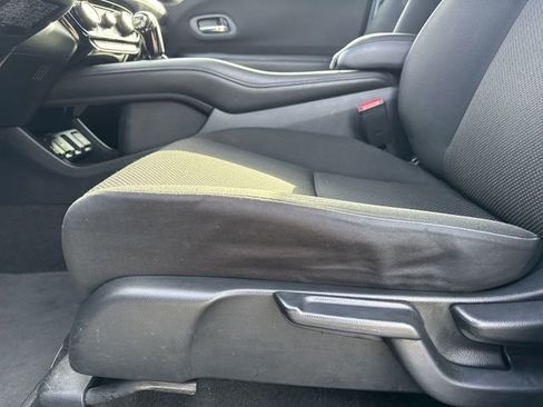 Used 2018 Honda HR-V LX image 12