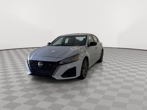 Certified 2024 Nissan Altima 2.0 SR image 5