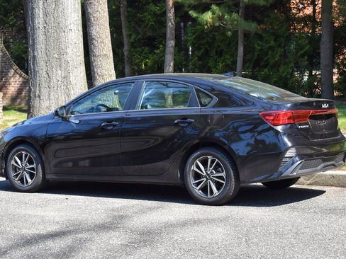 Used 2022 Kia Forte LXS FWD image 7