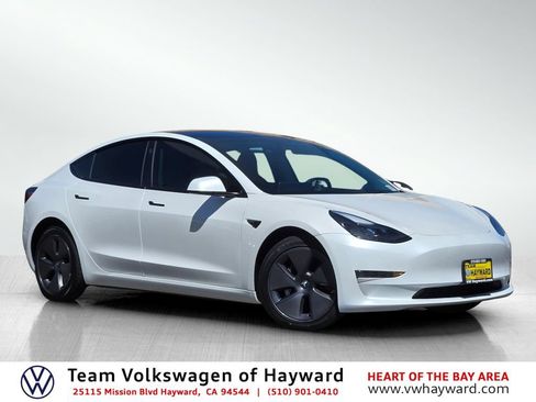Used 2023 Tesla Model 3 Standard Range RWD image 1