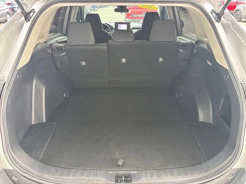 Used 2021 Toyota RAV4 LE AWD/4WD image 3