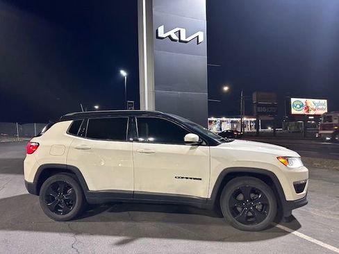 Used 2019 Jeep Compass Altitude image 1