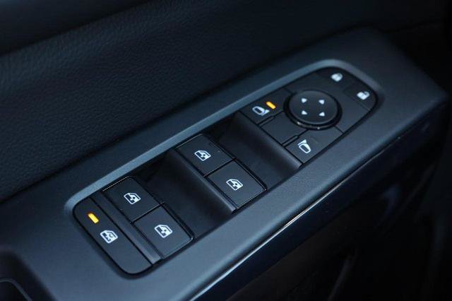 Certified 2025 Nissan Pathfinder SV FWD image 18