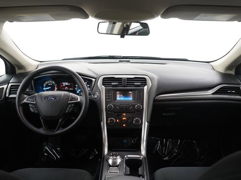 Used 2018 Ford Fusion SE FWD image 13