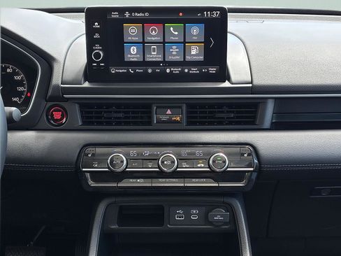 Certified 2025 Honda Pilot Touring image 22